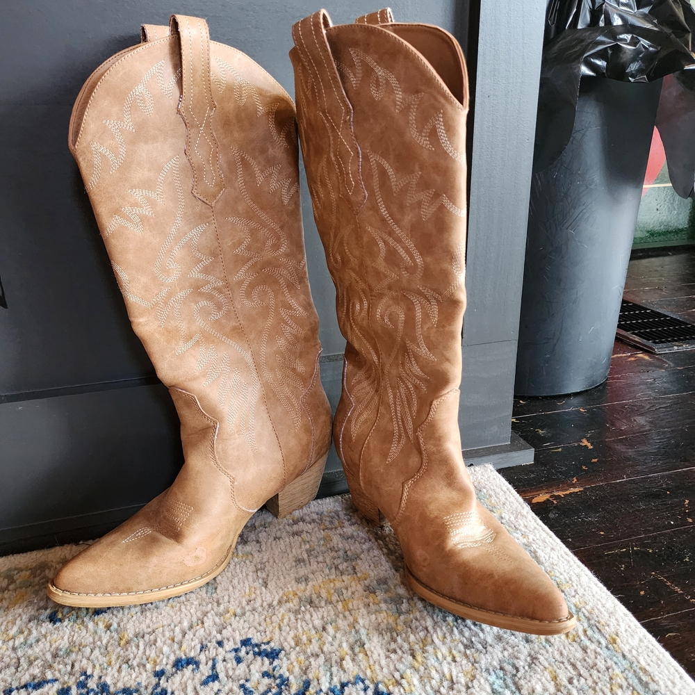 Stylish Tan Leather Heeled Boots